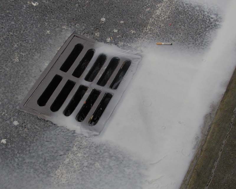 obrázek: Některé sběrny na západě Čech vykupují zakázané poklopy