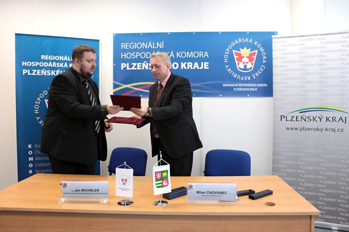 obrázek: Kraj a hospodářská komora stvrdily podpisy spolupráci