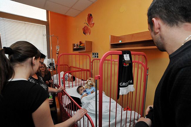 obrázek: Malé pacienty FN Plzeň přišli potěšit Vrba a Horváth