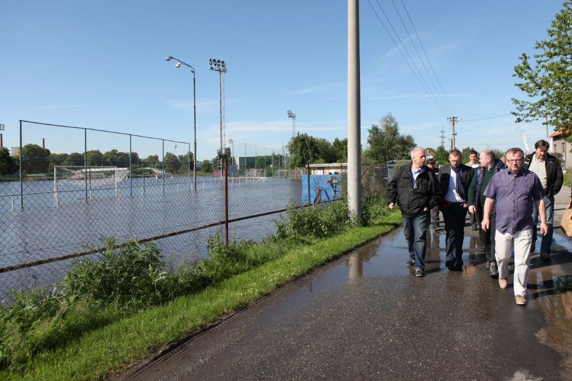 obrázek: Michal Hašek navštívil povodněmi poškozená místa kraje