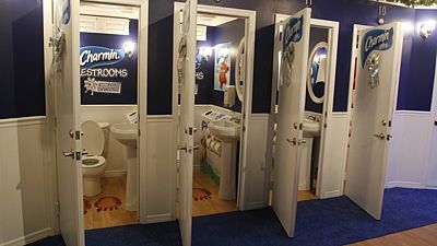 obrázek: Muž v Plzni onanoval na školních záchodech 