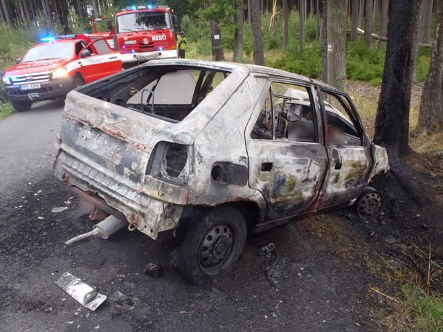 obrázek: Na Rokycansku uhořel v autě člověk
