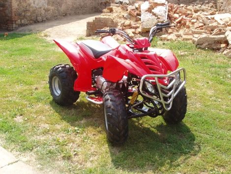 obrázek: Nezletilý kluk řídil ve Lhotě čtyřkolku, havaroval