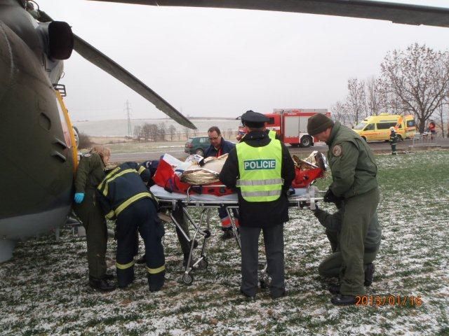 obrázek: Osobní auto u Borov čelně narazilo do stromu 