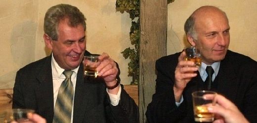 obrázek: Petice v Plzni říká: Nechceme politruka Šlajse hejtmanem