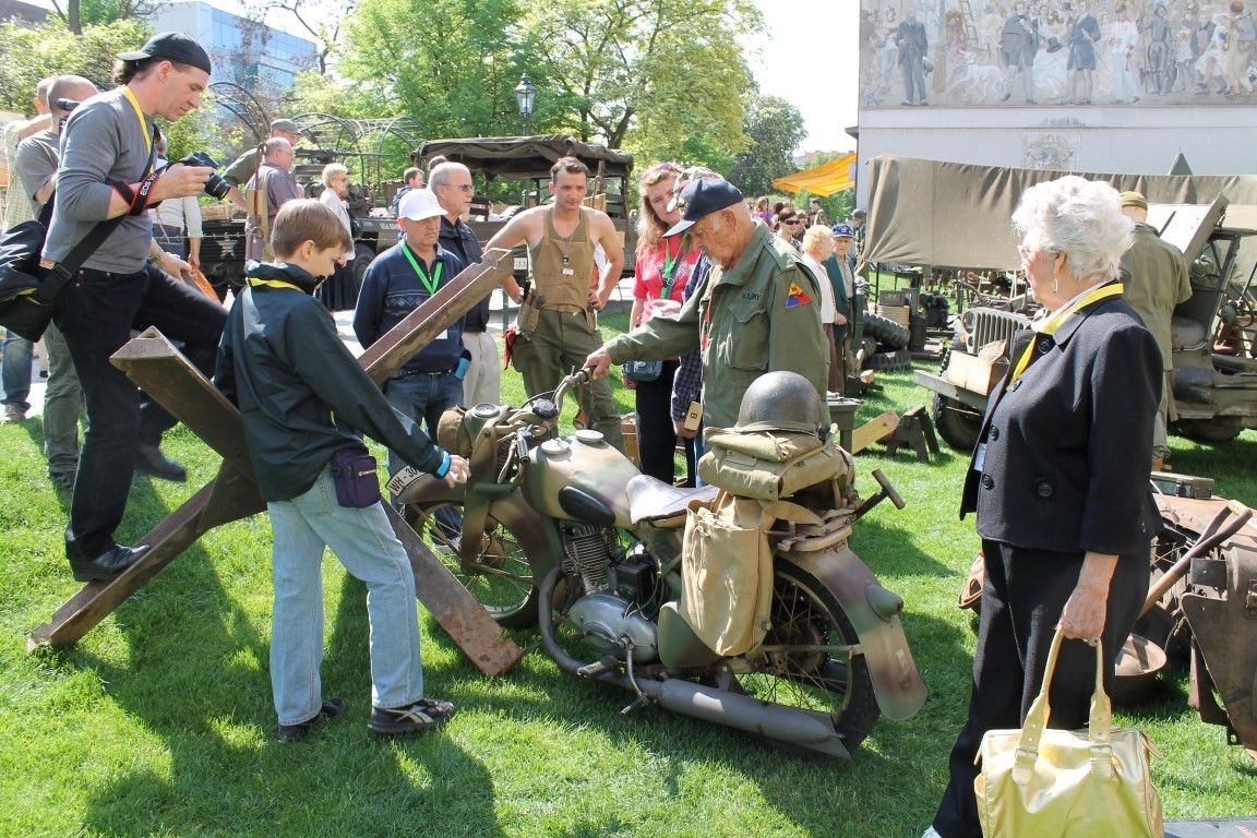 obrázek: Plzeň 1945 – vojenské campy, historická technika, módní přehlídka a swing