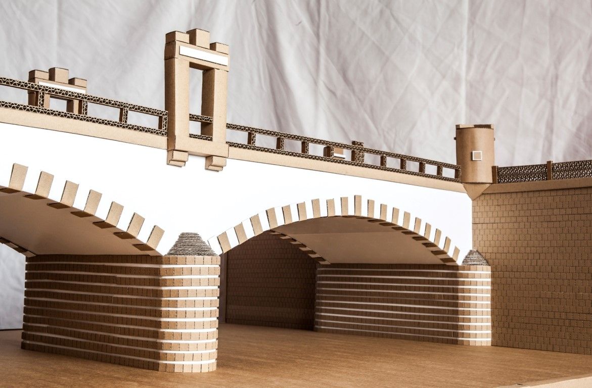 obrázek: Plzeňští studenti postavili z vlnité lepenky Wilsonův most 