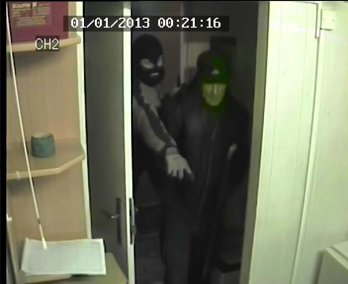 obrázek: Policie hledá lupiče z rozvadovské směnárny. Poznáte je?