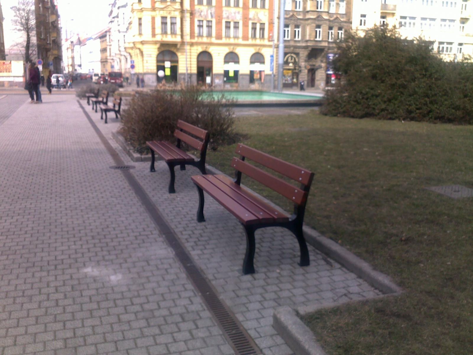 obrázek: Posezení na náměstí T. G. Masaryka zpříjemní nové lavičky 