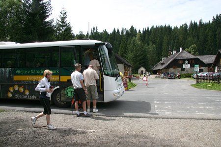 obrázek: Prázdniny jsou tady. Šumavu brázdí Zelené autobusy 