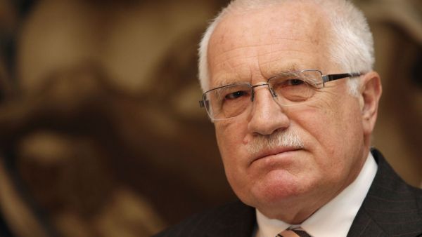 obrázek: Starostové Klause ze zdi nesundávají. Nepověsili ho 