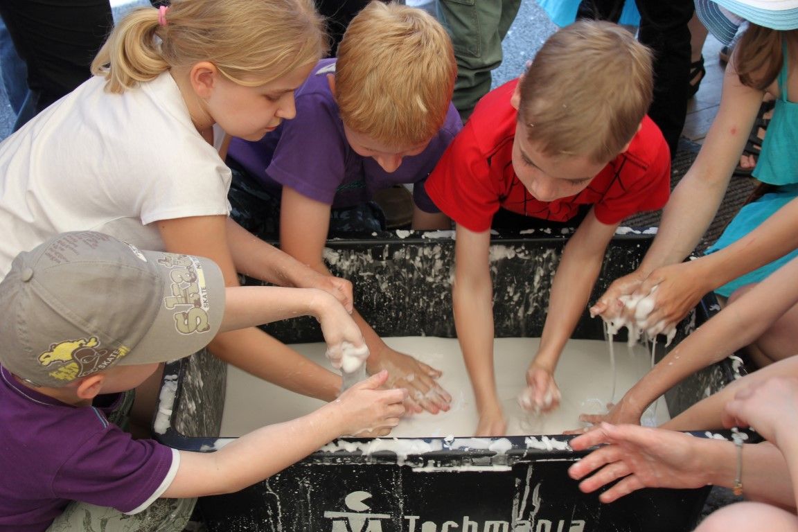 obrázek: Techmania zve na fyzikální pokusy se sto kily škrobu
