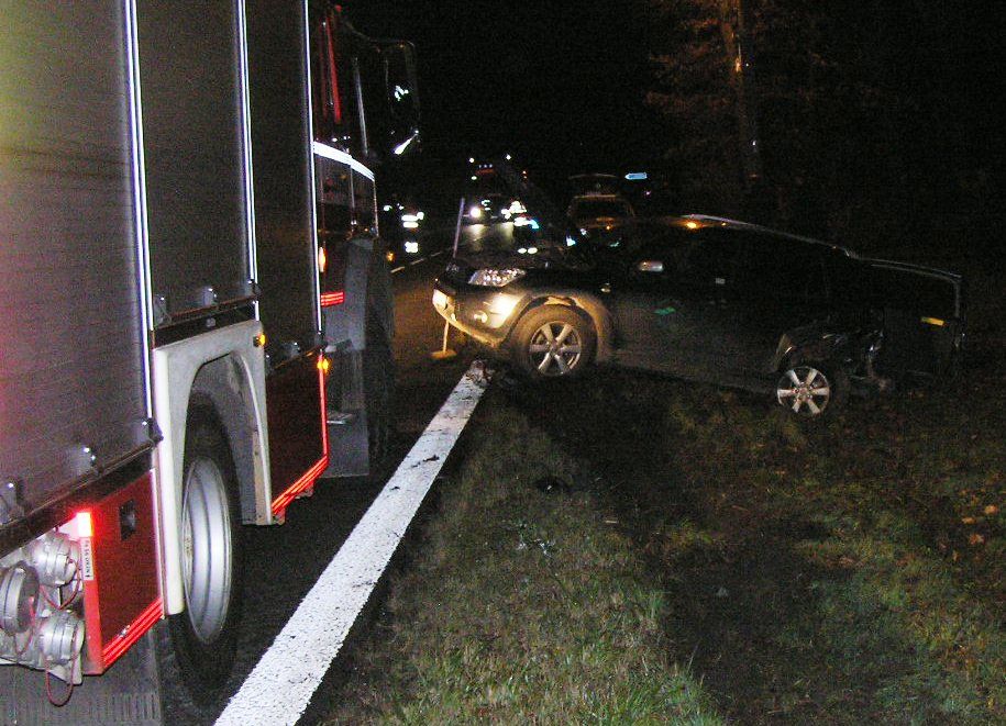 obrázek: U Chocenické Lhoty bourala dvě auta, jeden zraněný 