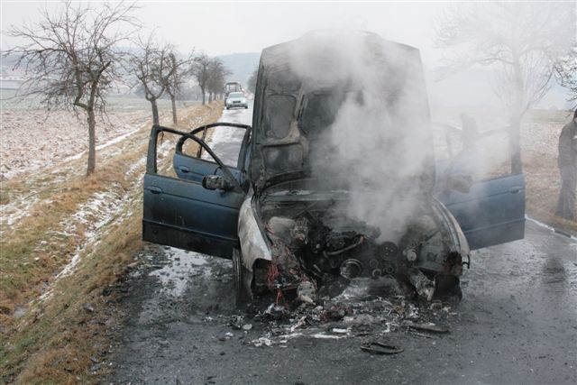 obrázek: U Draženova na Domažlicku shořelo BMW  