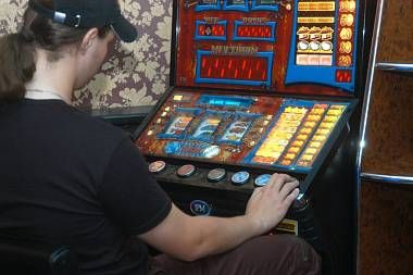 V Boru přepral výherní automat, dal mu pěstí