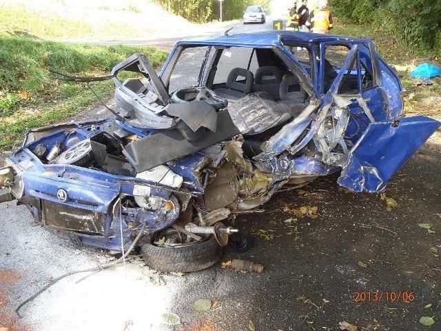 obrázek: Ve Kdyni zemřel řidič, který zdemoloval auto o stromy