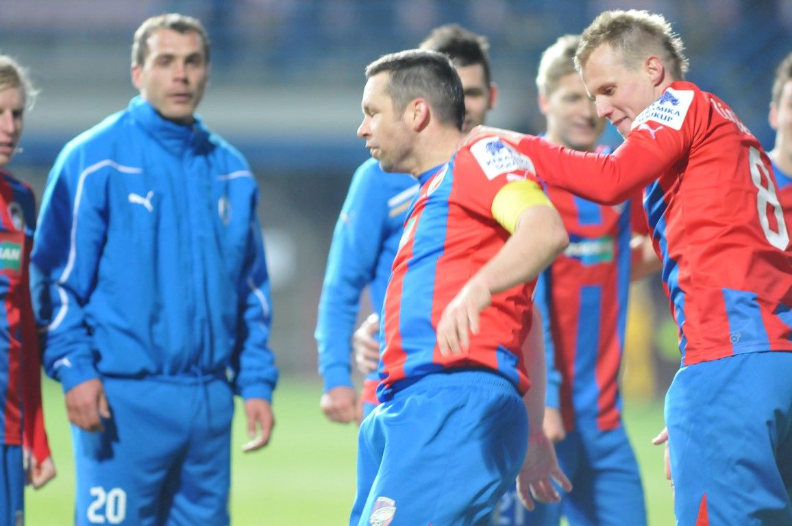 obrázek: Viktoria rozstřílela Duklu 4:0 a drží tříbodový náskok na Spartu