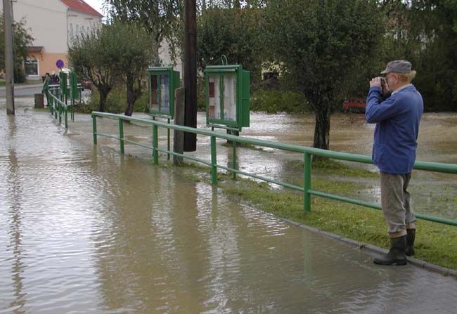 obrázek: ČEZ ruší kvůli povodním práce, charita nabízí pomoc 