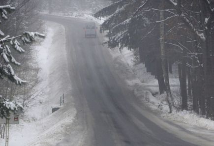 obrázek: Auto obrátil na střechu, ale vyvázl bez zranění