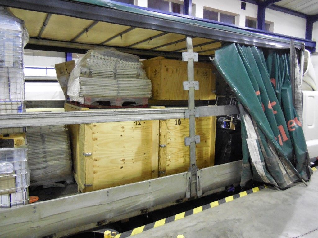 obrázek: Celníci objevili v kamionu tisíce lahví nekolkovaných lihovin 