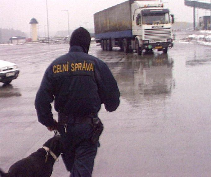 obrázek: Celníci loni zadrželi 10 kilo drog