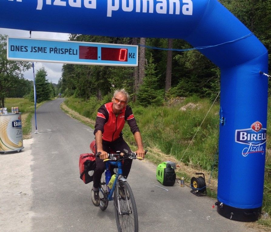 obrázek: Cyklisté vyjeli na Šumavě tisíce pro handicapované 