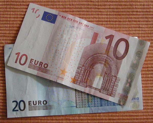 obrázek: Cizinec přišel v Domažlicích o koruny i eura, zloděj dopaden