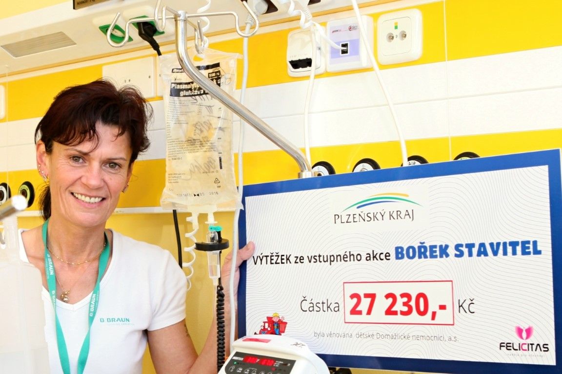 obrázek: Hejtman předal Domažlické nemocnici výtěžek z show