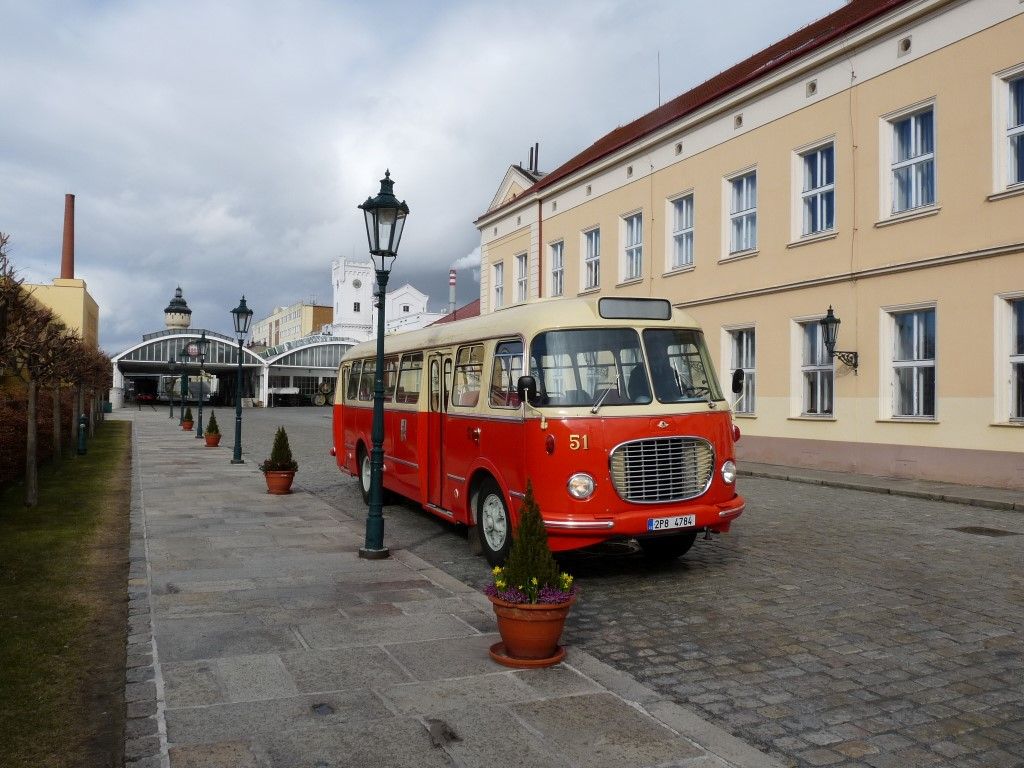 obrázek: Historický autobus v Plzni o víkendech propojí náměstí i zoo 