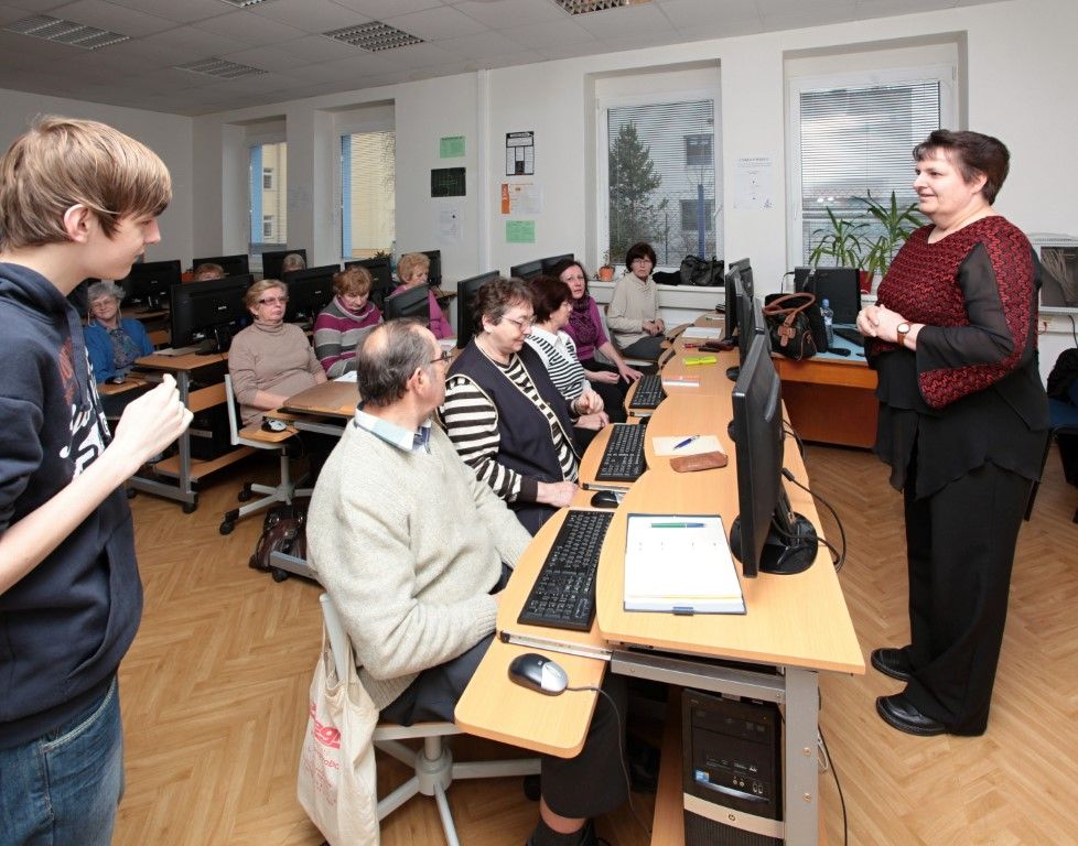 obrázek: Hitem mezi seniory v Plzni jsou počítačové kurzy