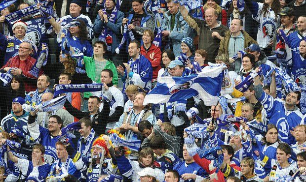 obrázek: HC Škoda se distancuje od chování fandů, kteří házeli na led lahve