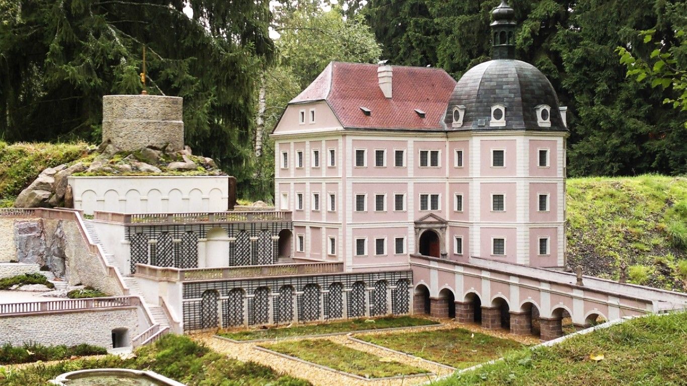 obrázek: Hrad a zámek Bečov nad Teplou bude přesunut do Brna