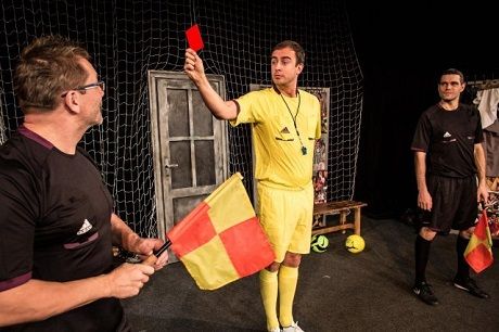 obrázek: KOMEDYFEST  Postavení mimo hru