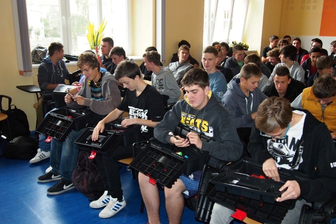 obrázek: Kraj rozdá učňům v prvních ročnících stovky kufříků s nářadím