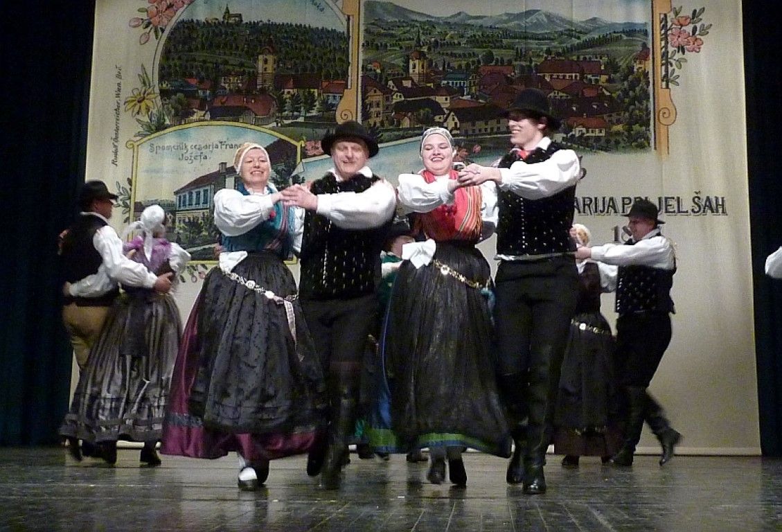 obrázek: Na terase zámku v Bečově vystoupí Slovinci s folklorem