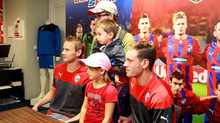 obrázek: O podpisy Vaňka a Chramosty byl obrovský zájem