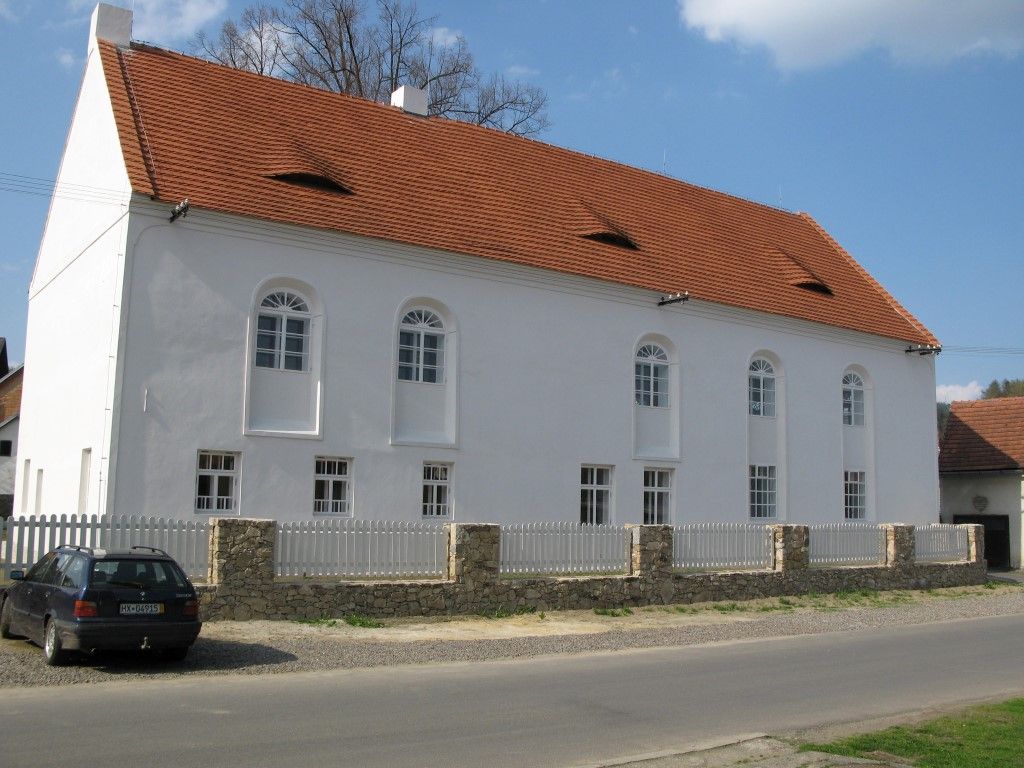 obrázek: Osudu navzdory synagoga ve Čkyni žije. Od neděle v novém 