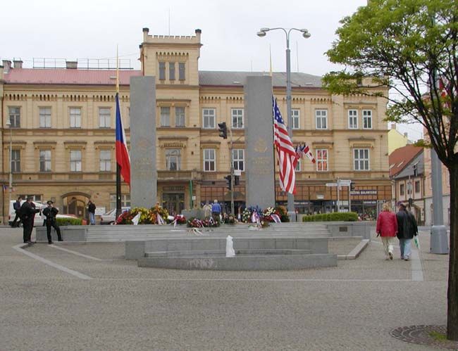 obrázek: Dnešek je ve znamení pietních aktů