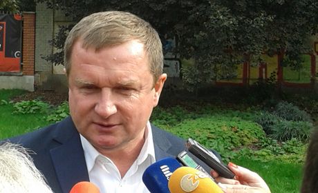 obrázek: Pavel Vrba zasadil vrbu v Plzni a chce získat 9 bodů s reprezentací