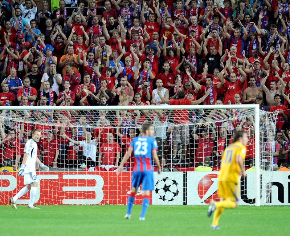 obrázek: Plzeň je v očekávání večerního fotbalu, projekci nabízí Spilka