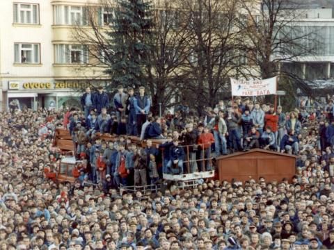 obrázek: Plzeň slaví 25 let od revoluce vernisáží i svěcením zvonů