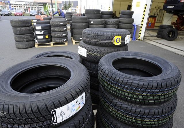 obrázek: Pneuservisy mají žně, na přezutí se stojí fronty