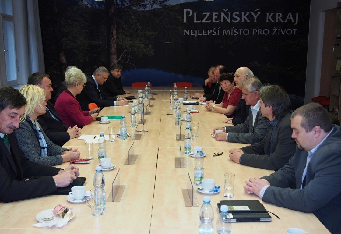 obrázek: Poslanci a senátoři diskutovali s hejtmanem nejen o rozpočtovém určení daní