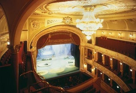 obrázek: Senioři mohou po prázdninách do divadla opět za levnější vstupné