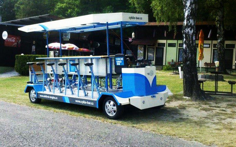 obrázek: TOP 09 vyjíždí do ulic v Plzni s koňským povozem a cyklobarem