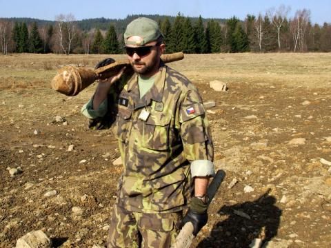 obrázek: U Úhlavy u Stříbra muž našel nebezpečnou pancéřovou pěst