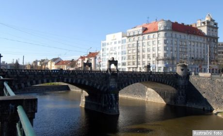 obrázek: Uzavírka Wilsonova mostu v centru Plzně ničí podnikatele