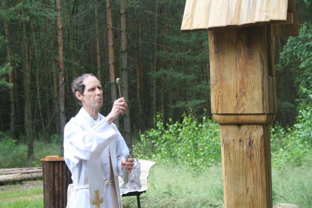 obrázek: V Bujesilech odhalili myslivci památník svatému Hubertovi 