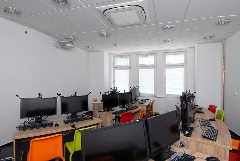 obrázek: V bývalém Americkém centru je Dům digitálních dovedností 