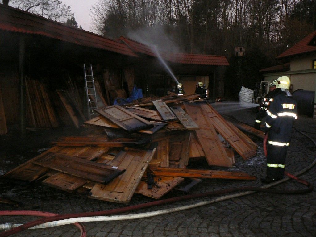 obrázek: V Nýřanech na Pankráci hořela firma, škoda půl milionu 